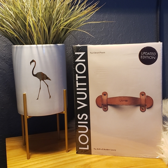 Louis Vuitton Birth of Modern Luxury Coffee Book - Picture 8 of 9